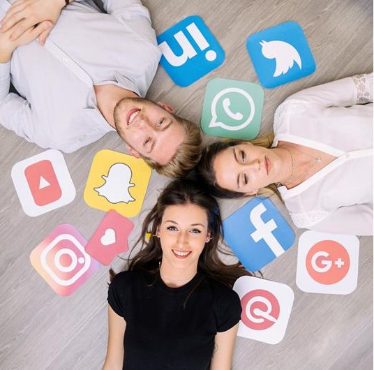 Rețele Sociale și Adolescenți